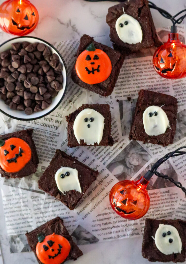 Spooky Halloween Brownies with white chocolate pumpkin ghosts and pumpkins 