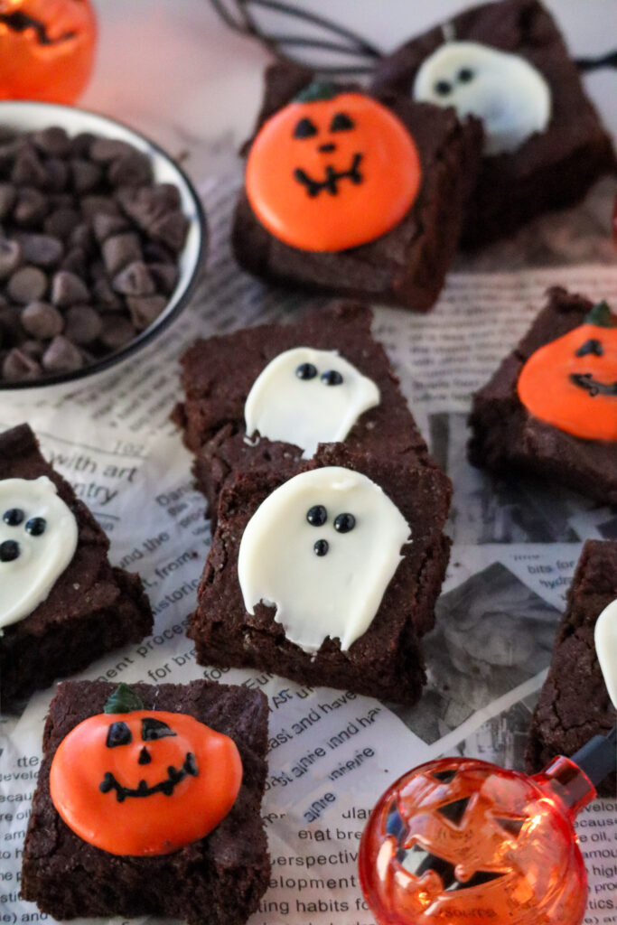 Halloween Brownies with white chocolate ghosts and pumpkins