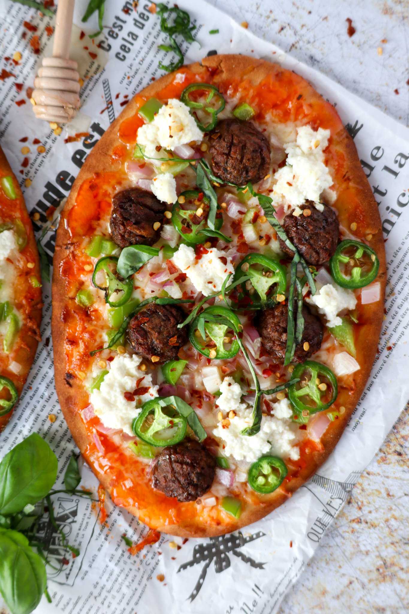 Easy Naan pizza with meatballs, honey, chili flakes and basil