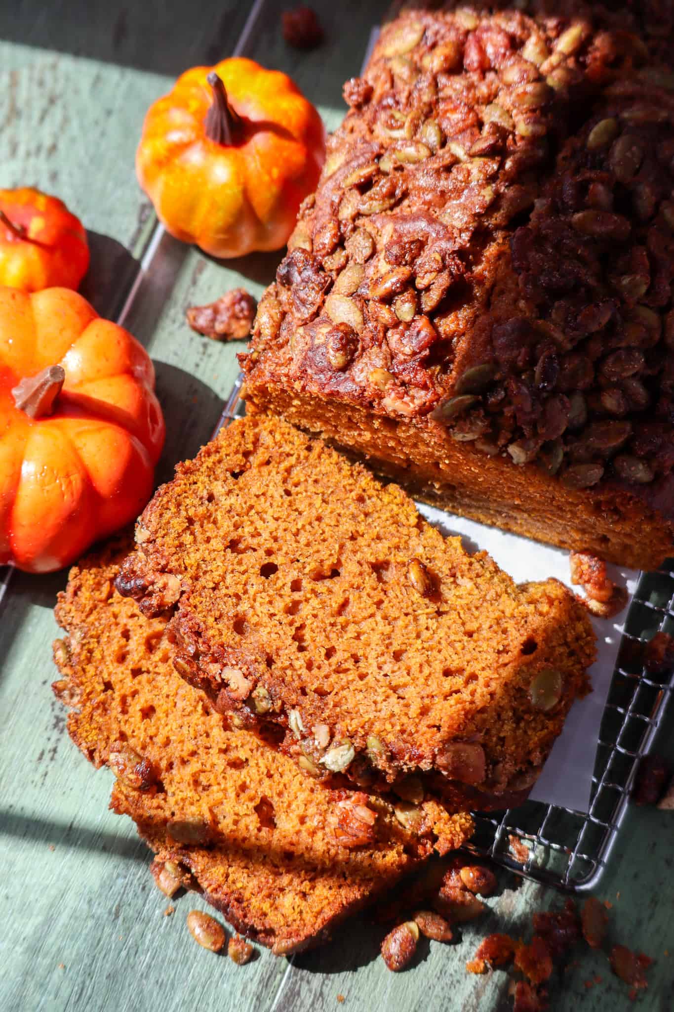 pumpkin loaf and sliced pieces of pumpkin loaf 
